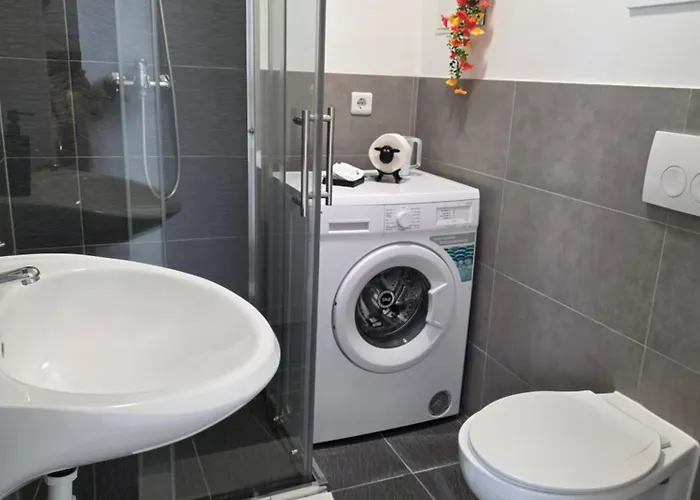 Modern Living 3*